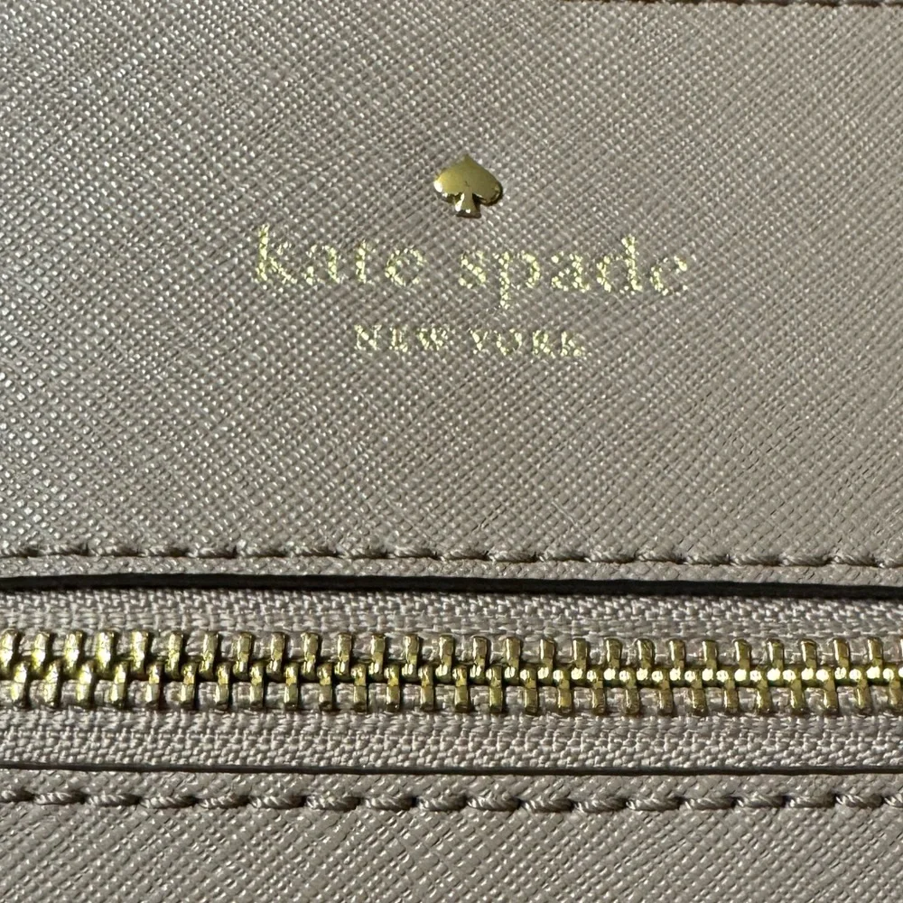 Kate Spade Laurel Way Crossbody – Taupe | EUC